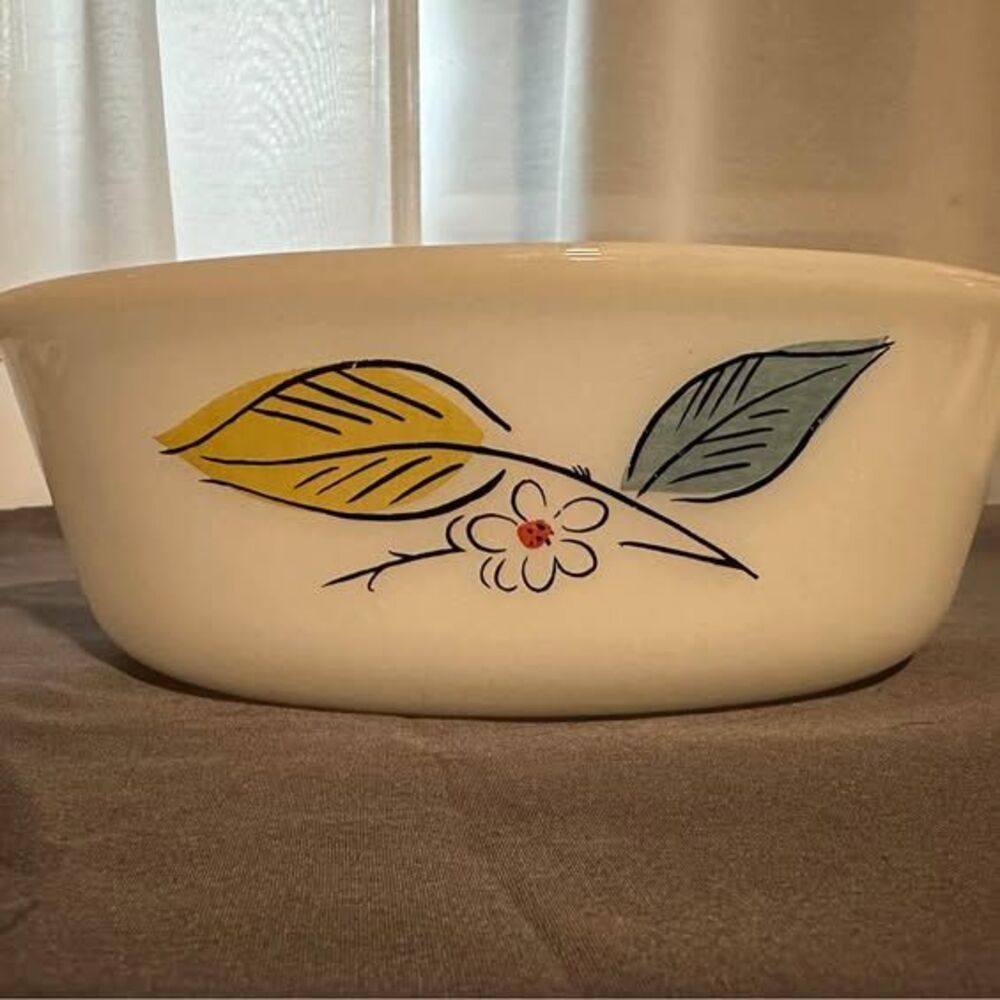 vintage FIRE KING casserole dish 1.5 qt Biscayne